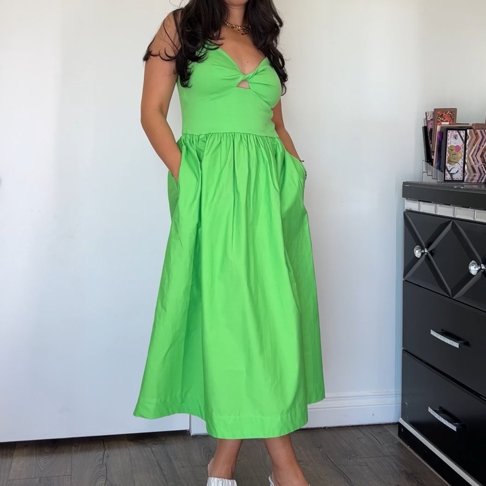 Green Maxi Dress with Pockets. Size Small